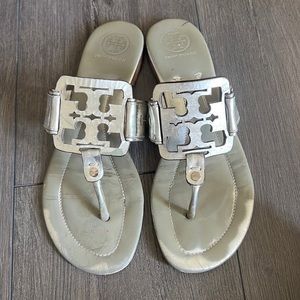 TORY BURCH~Size 8 1/2~Silver Leather Flats/Sandals